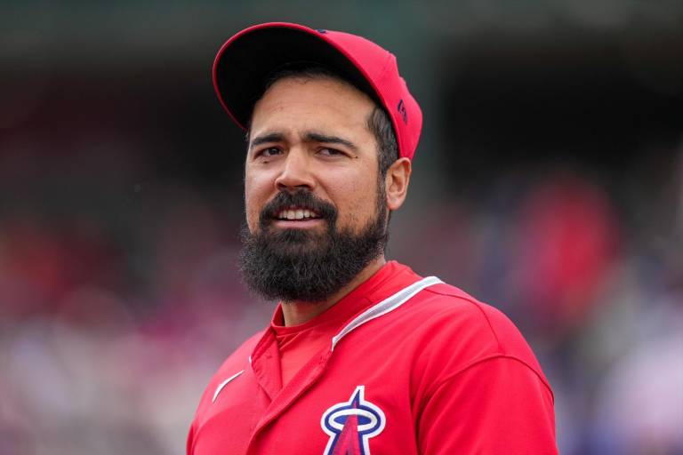 Angelinos colocan a Anthony Rendón en la lista de lesionados