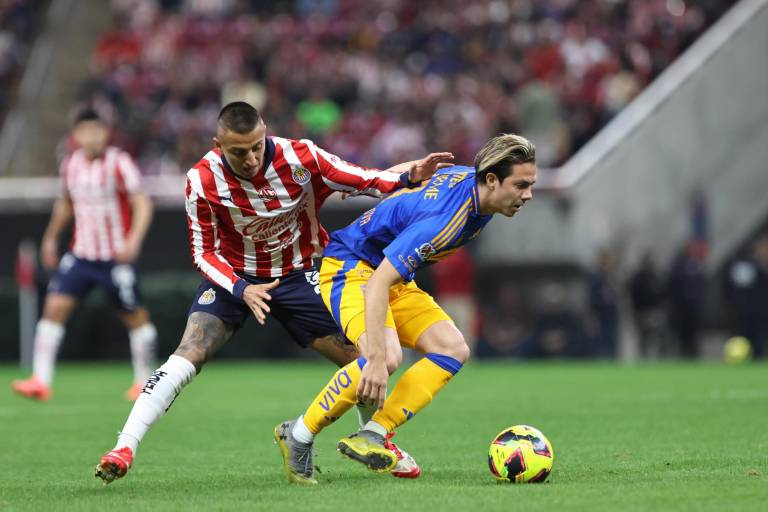 Chivas y Tigres dividen puntos en el Akron