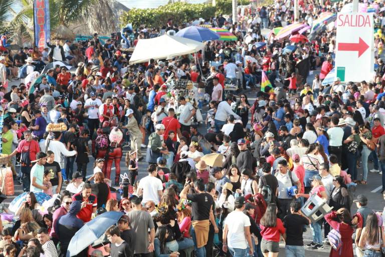 Reportan casi un millón de asistentes en los seis días de Carnaval