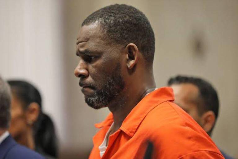 Condenan a R. Kelly, a 20 años más por tráfico y crimen organizado