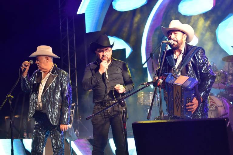 Celebra Aneudi Rendón su cumpleaños con una fiesta texana