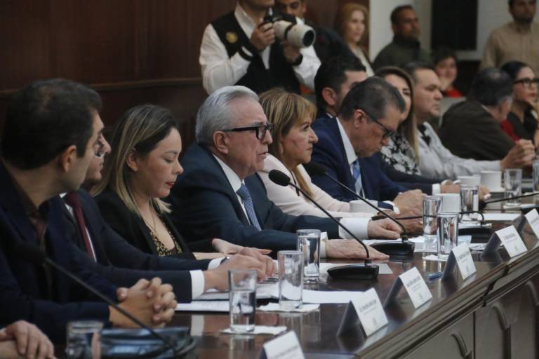 Solicita Gobierno de Sinaloa crédito de $2,300 millones para obras públicas en 2025