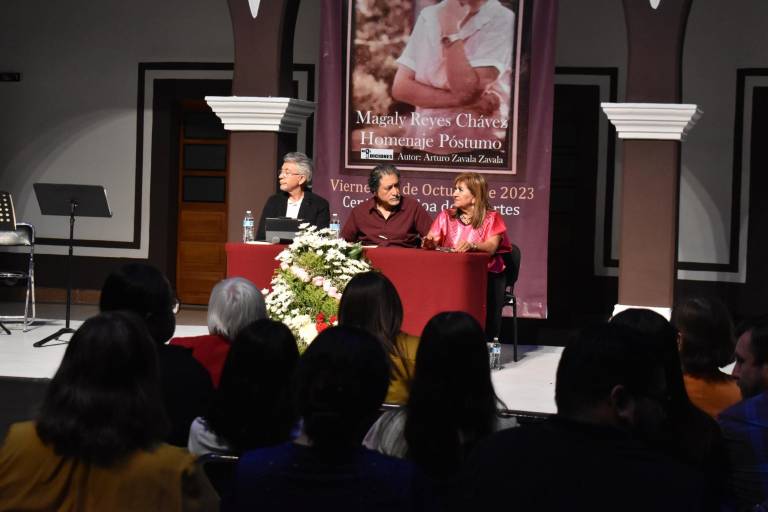 Brinda Arturo Zavala un homenaje póstumo a Magaly Reyes con su nuevo libro