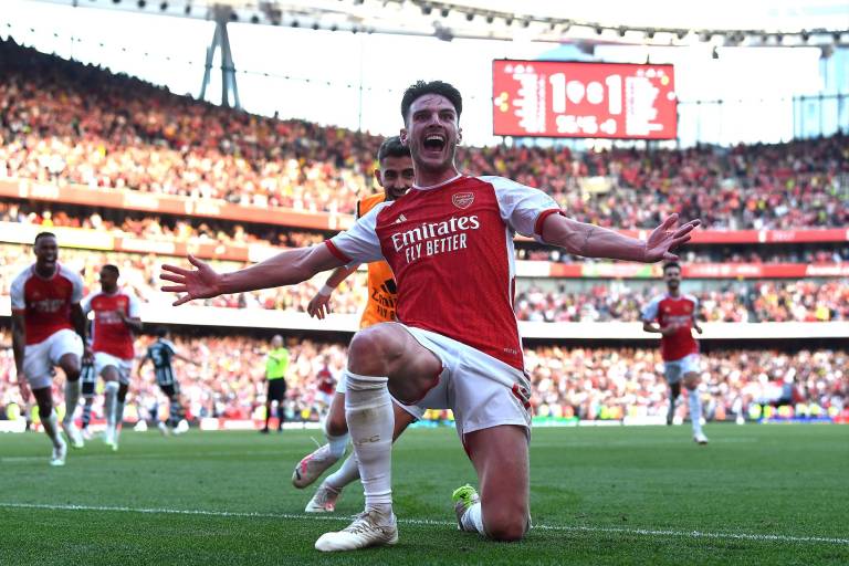Rice impulsa remontada del Arsenal ante Manchester United