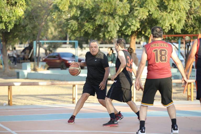 Ruckets domina a SIMSA en Liga Maxibaloncesto