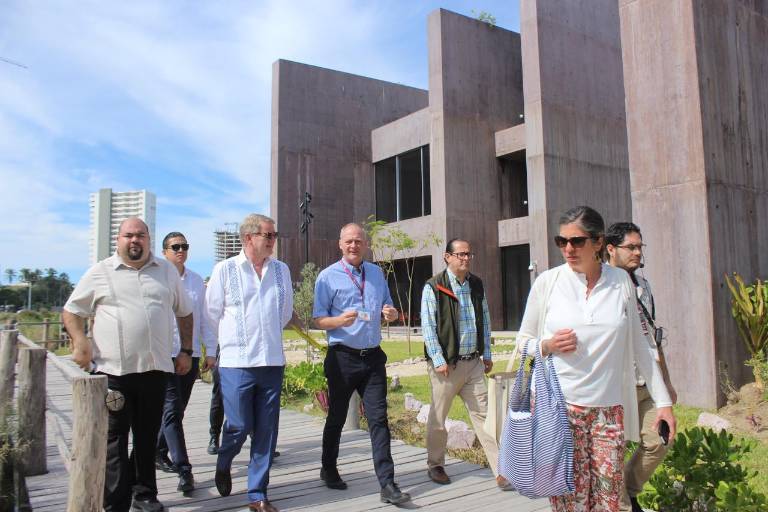 Embajadores de Canadá y China fortalecen lazos diplomáticos y comerciales en su visita a Mazatlán
