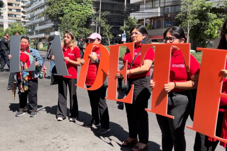 Organizaciones exigen justicia ante el INM para víctimas del incendio en estancia migratoria de Ciudad Juárez