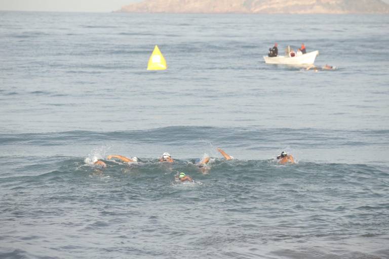 Brillan mazatlecos en Estatal de Aguas Abiertas