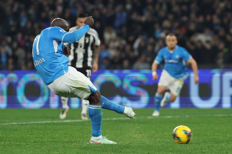 Napoli remonta y vence a Juventus en duelo clave para el Scudetto