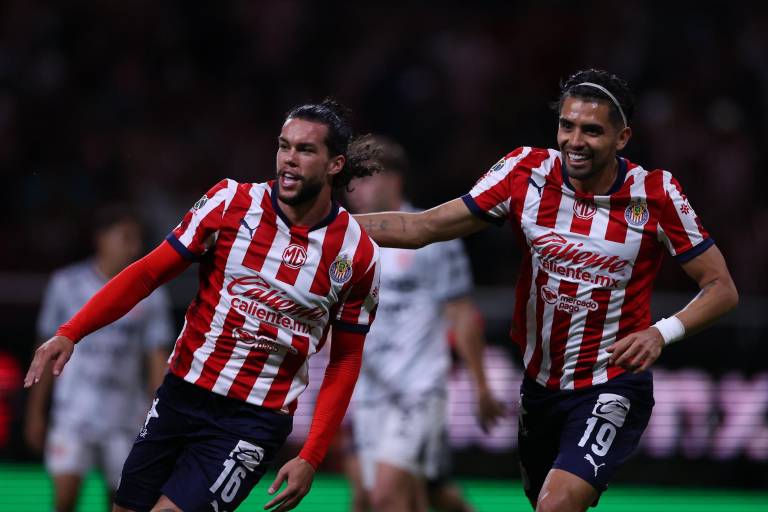 Chivas, a base de golazos, superó al Necaxa