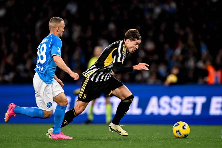 Napoli vence a la Juventus y acerca al Inter al Scudetto