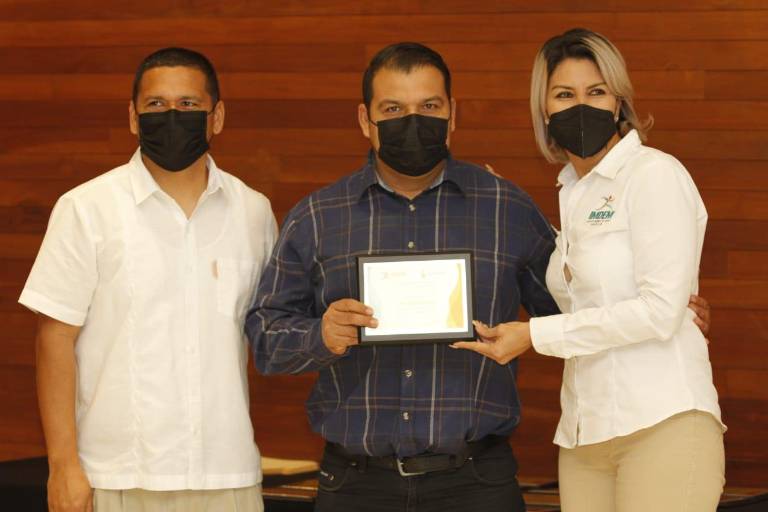 Entregan nombramientos a presidentes de comités deportivos de Mazatlán