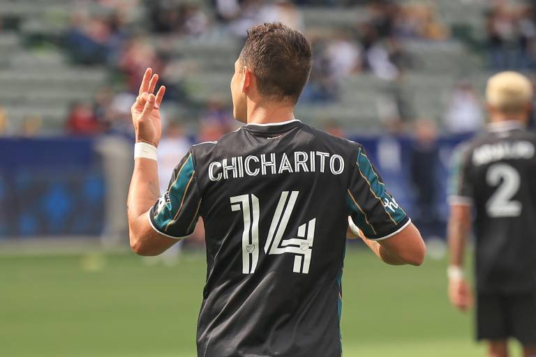 ‘Chicharito’ Hernández se luce con triplete con LA Galaxy