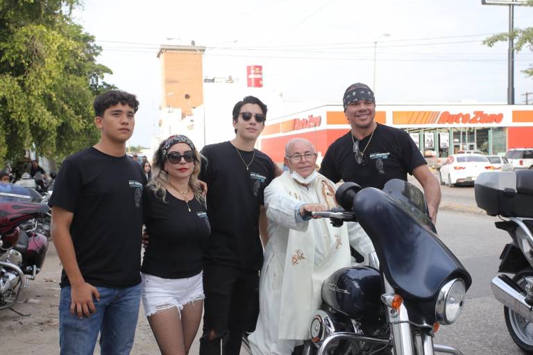 Tienen bikers tarde de rodada en honor a San Judas