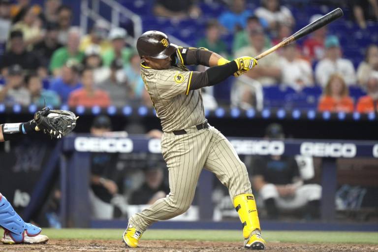 Donovan Solano firma con los Marineros por una campaña