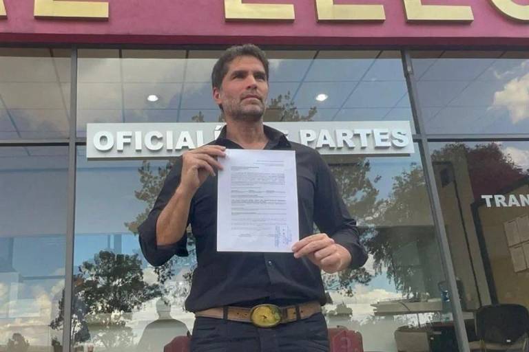 Eduardo Verástegui se registra ante el INE como candidato independiente a la Presidencia