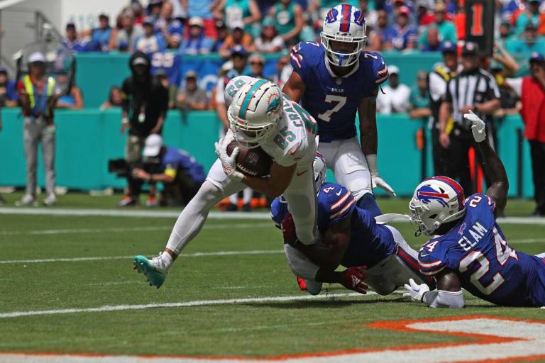 Dolphins acaban con invicto de Bills y toman el liderato de la AFC Este