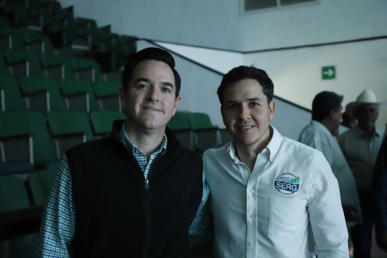 Acompañan a Enrique Riveros en su primer informe al frente de la AARC