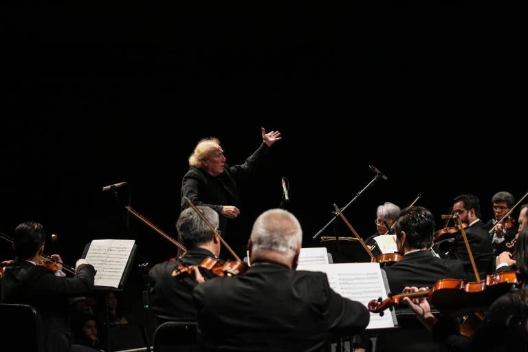 Comparte dos joyas clásicas la OSSLA con Enrique Diemecke