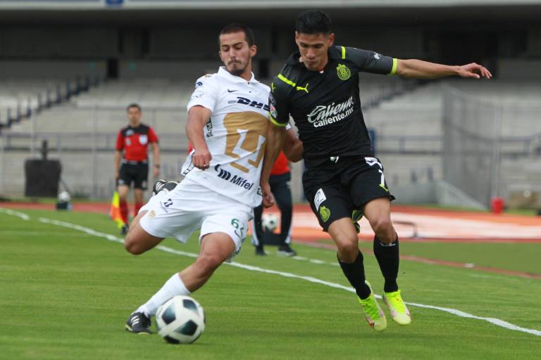 Pumas y Chivas decepcionan al empatar sin goles