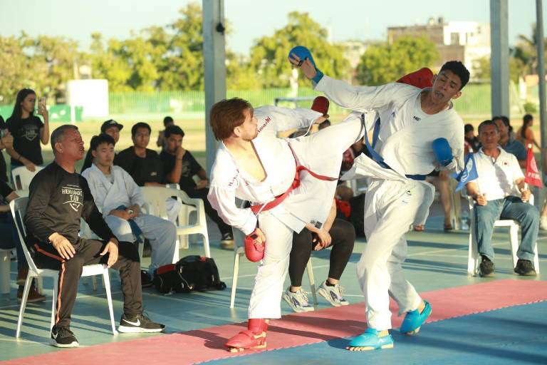 Domina Jesús Moreno el tatami en cintas negras de Copa Noroeste