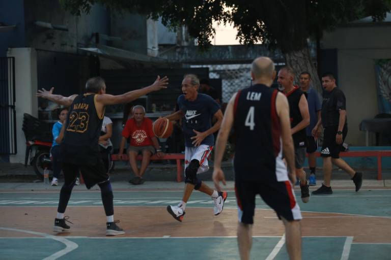 Se queda corto Tacos El Chile en Liga Maxibasquet