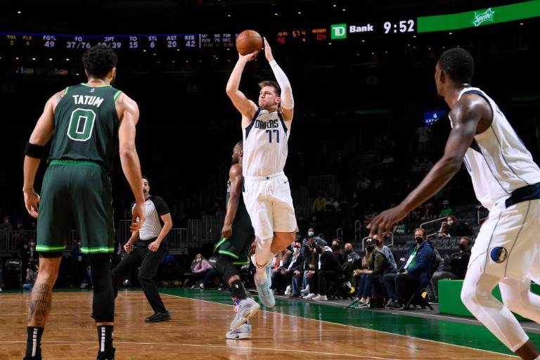Dallas Mavericks evita el colapso ante Boston Celtics