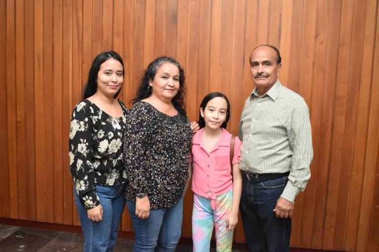 Aplauden a Delfos y sus 30 años de trayectoria