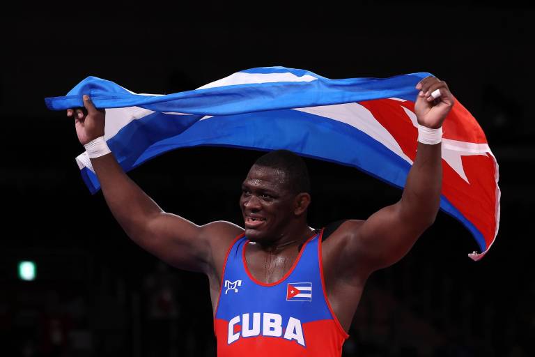 Cubano Mijaín López hace historia con su cuarto oro olímpico seguido en grecorromana
