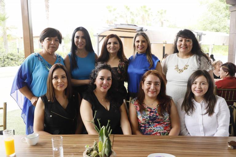 Edna Fong celebra entre amigas