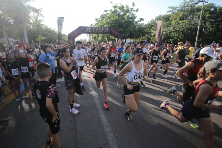Dinastía Labrador hace de las suyas en Carrera del Día del Abogado