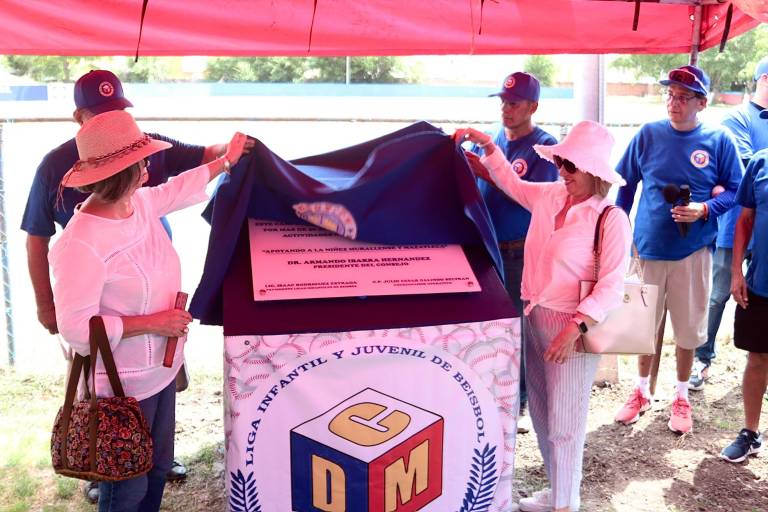 Inauguran alumbrado de campo de beisbol en Club Muralla