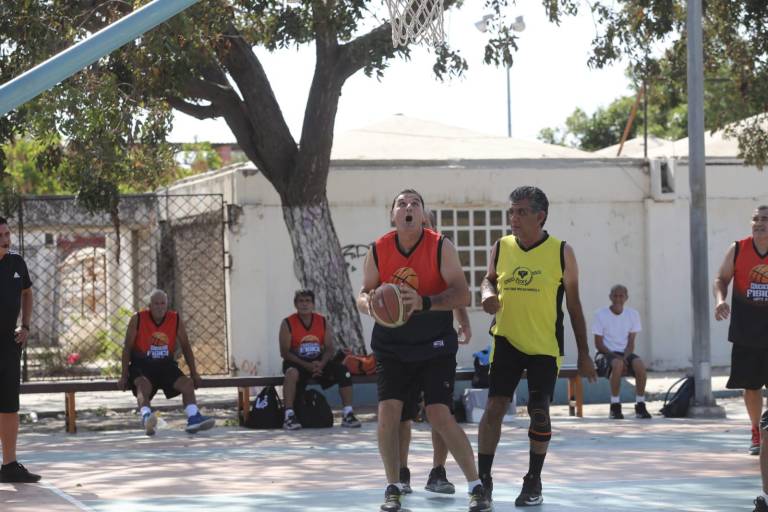 Educación Física no afloja el paso en Torneo Maxibaloncesto