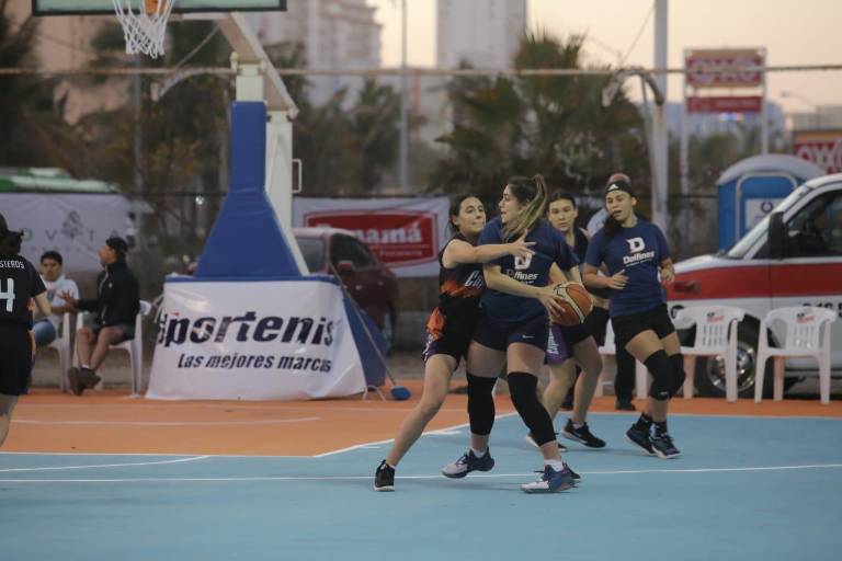 Capitanes sigue sin ganar en la Copa Semana Santa de baloncesto
