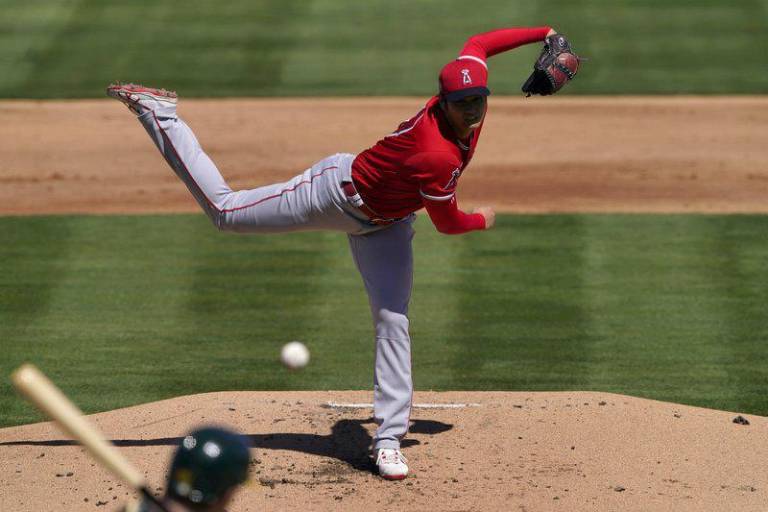 Shohei Ohtani acumula ponches y lanza a 100 mph