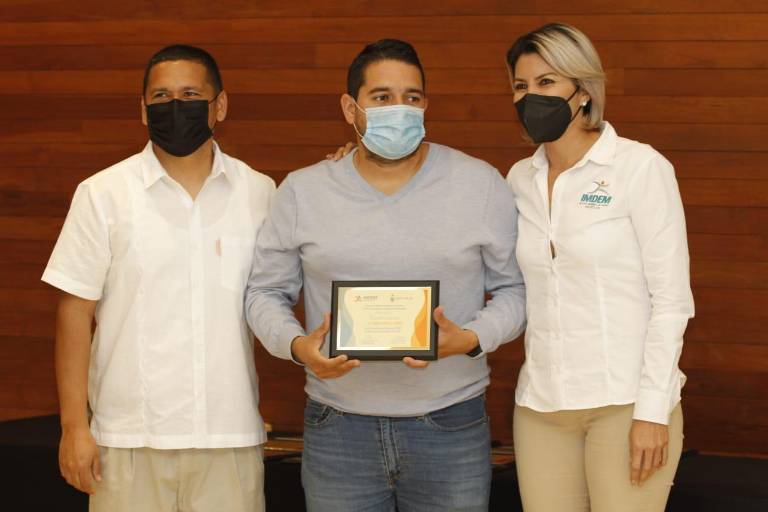Entregan nombramientos a presidentes de comités deportivos de Mazatlán