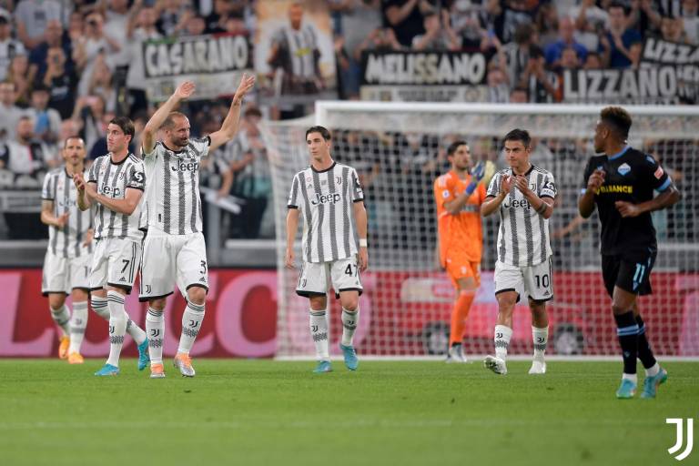 Lazio se asegura Europa en la despedida de Chiellini y Dybala