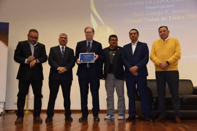 Exhorta George Smoot a universitarios a ampliar sus conocimientos en Astronomía