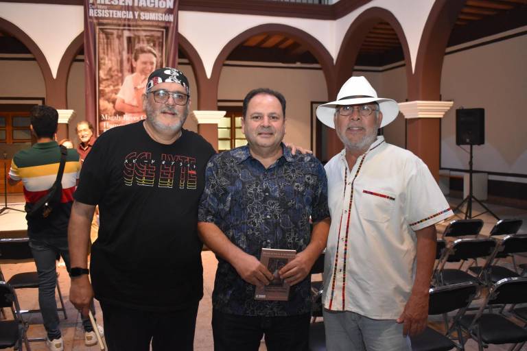 Brinda Arturo Zavala un homenaje póstumo a Magaly Reyes con su nuevo libro