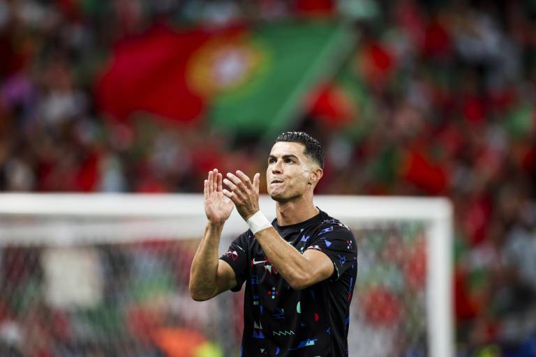 Cristiano Ronaldo abre su canal de YouTube y en horas supera a los suscriptores de Messi