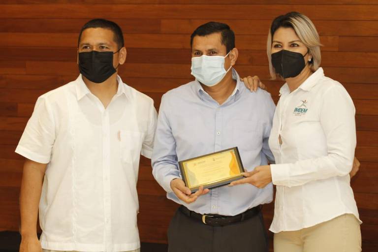 Entregan nombramientos a presidentes de comités deportivos de Mazatlán