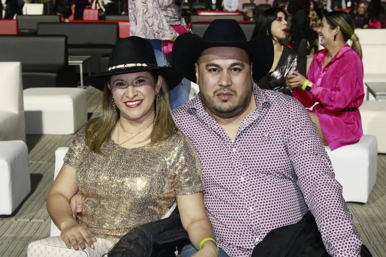 Cantan y bailan sinaloenses junto a Christian Nodal en su concierto en Culiacán