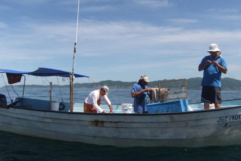 $!El crimen organizado somete a los pescadores artesanales del Pacífico central en México