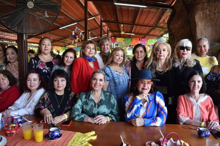 Celebra con amigas sus 88 años