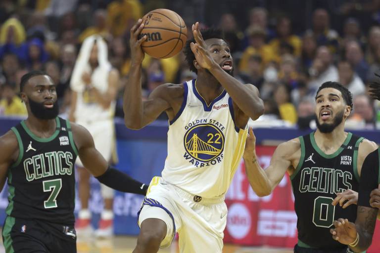 Andrew Wiggins brilla y Golden State se pone a un triunfo del título de la NBA