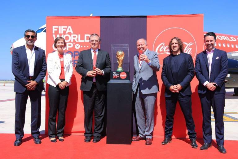 Llega a México el trofeo original de la Copa Mundial de la FIFA