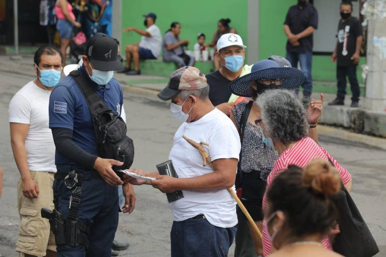 En Mazatlán, en el tianguis de la Juárez ya piden el certificado de vacunación