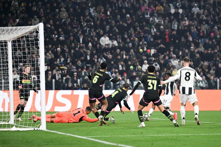 La Juventus gana 2-1 al PSV y toma ventaja para la vuelta en Países Bajos