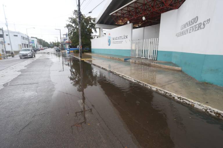 Todo bien en Mazatlán, asegura el Alcalde por las lluvias de la tormenta Enrique