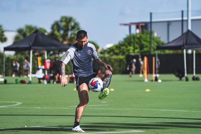 Salinas Pliego quiere invitar a Messi a jugar en Mazatlán